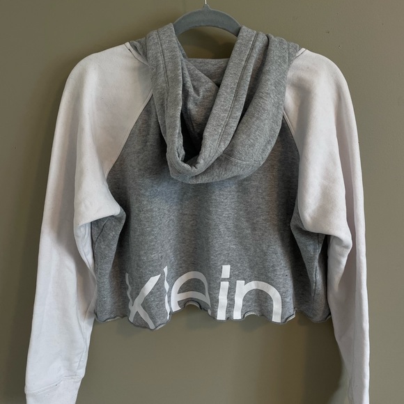 Calvin Klein cropped hoodie - Picture 3 of 3